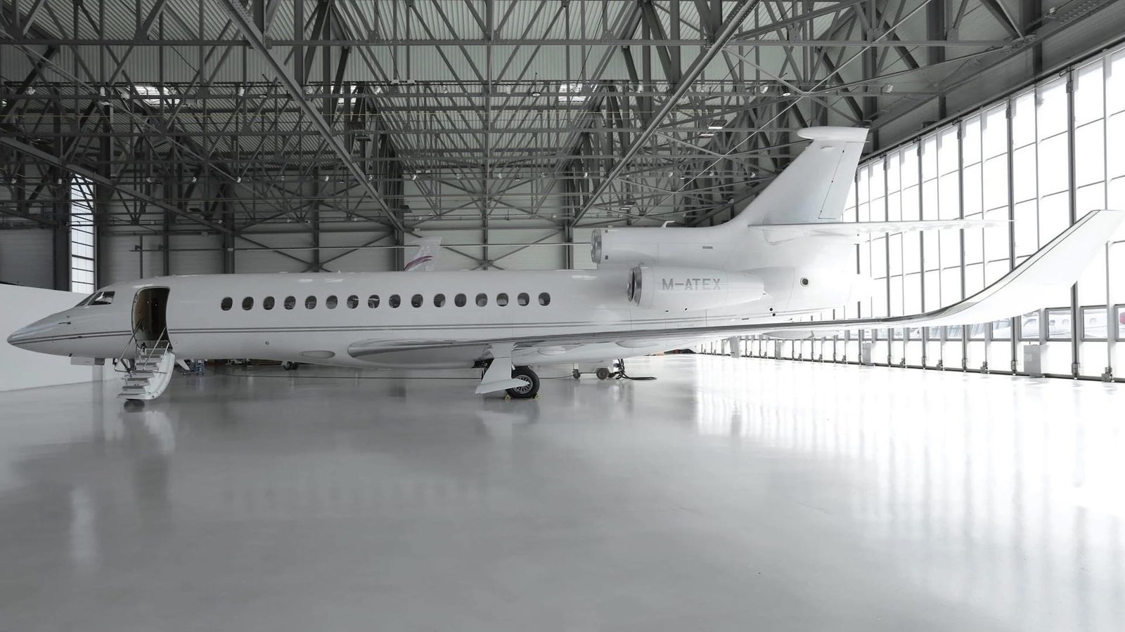 MUST PRESTIGE INTERNATIONAL JET BROKER www.mustprestige.com 2017 DASSAULT FALCON 8X Private Jets for sale Jets privés à vendre Aviones y jets privados en venta Jatos particulares à venda プライベートジェットの販売 बिक्री के लिए निजी जेट 私人喷气式飞机出售 Частные самолеты на продажу Privatjets zu verkaufen Jet privati in vendita Prywatne odrzutowce na sprzedaż 개인용 제트기 판매 중 Privéjets te koop طائرات خاصة للبيع