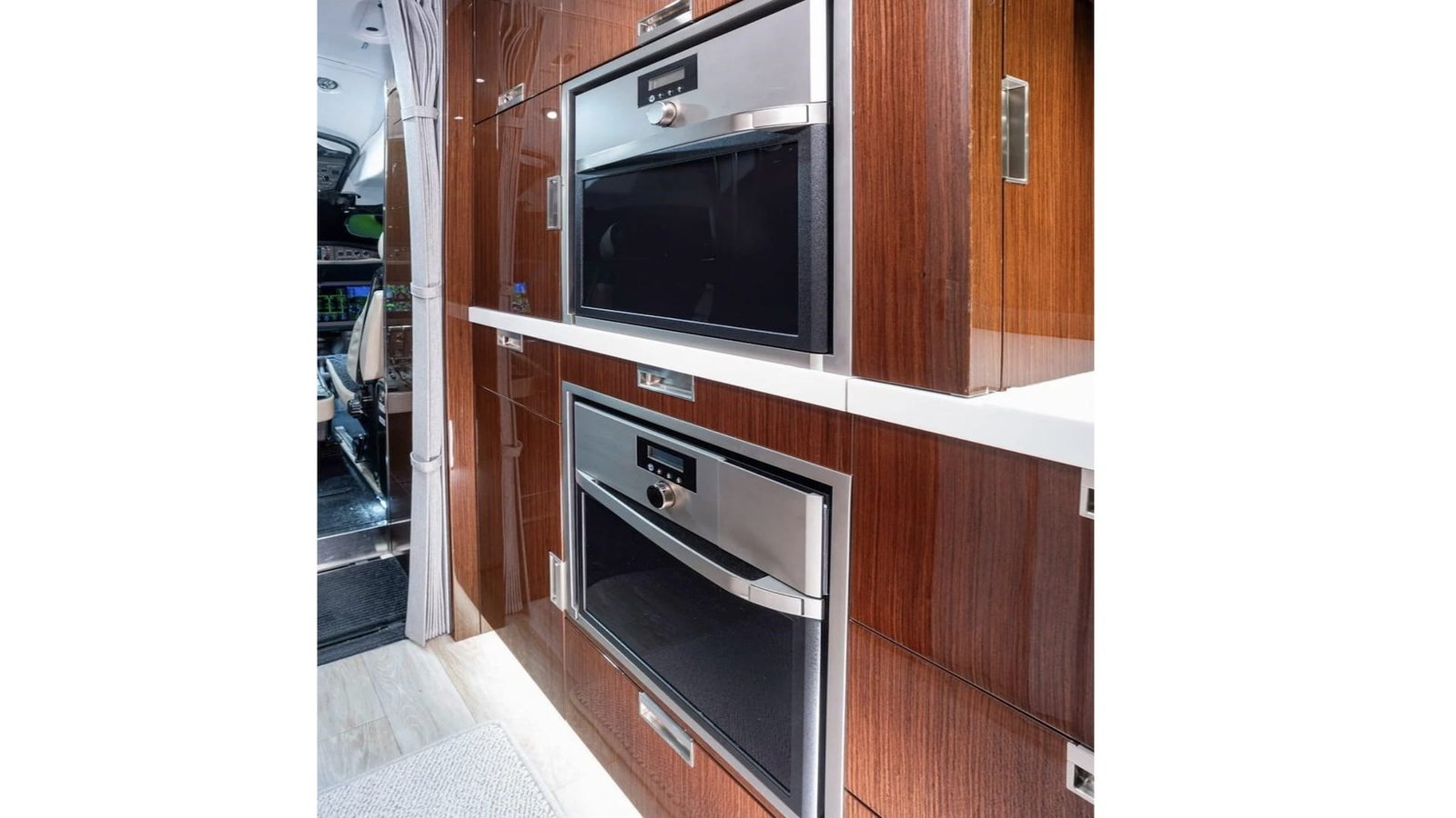 MUST PRESTIGE INTERNATIONAL JET BROKER www.mustprestige.com 2020 BOMBARDIER GLOBAL 7500 Private Jets for sale Jets privés à vendre Aviones y jets privados en venta Jatos particulares à venda プライベートジェットの販売 बिक्री के लिए निजी जेट 私人喷气式飞机出售 Частные самолеты на продажу Privatjets zu verkaufen Jet privati in vendita Prywatne odrzutowce na sprzedaż 개인용 제트기 판매 중 Privéjets te koop طائرات خاصة للبيع