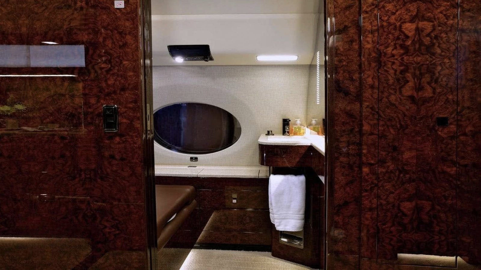 MUST PRESTIGE INTERNATIONAL JET BROKER www.mustprestige.com 2019 GULFSTREAM G650ER Private Jets for sale Jets privés à vendre Aviones y jets privados en venta Jatos particulares à venda プライベートジェットの販売 बिक्री के लिए निजी जेट 私人喷气式飞机出售 Частные самолеты на продажу Privatjets zu verkaufen Jet privati in vendita Prywatne odrzutowce na sprzedaż 개인용 제트기 판매 중 Privéjets te koop طائرات خاصة للبيع