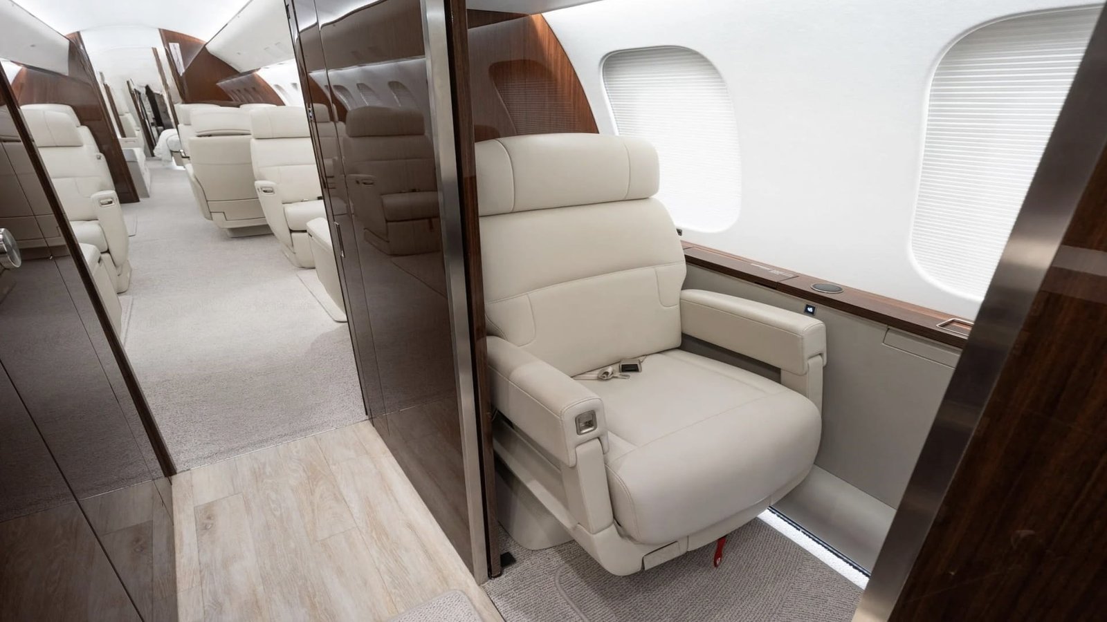 MUST PRESTIGE INTERNATIONAL JET BROKER www.mustprestige.com 2020 BOMBARDIER GLOBAL 7500 Private Jets for sale Jets privés à vendre Aviones y jets privados en venta Jatos particulares à venda プライベートジェットの販売 बिक्री के लिए निजी जेट 私人喷气式飞机出售 Частные самолеты на продажу Privatjets zu verkaufen Jet privati in vendita Prywatne odrzutowce na sprzedaż 개인용 제트기 판매 중 Privéjets te koop طائرات خاصة للبيع