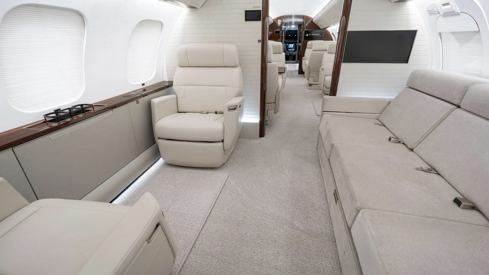 MUST PRESTIGE INTERNATIONAL JET BROKER www.mustprestige.com 2020 BOMBARDIER GLOBAL 7500 Private Jets for sale Jets privés à vendre Aviones y jets privados en venta Jatos particulares à venda プライベートジェットの販売 बिक्री के लिए निजी जेट 私人喷气式飞机出售 Частные самолеты на продажу Privatjets zu verkaufen Jet privati in vendita Prywatne odrzutowce na sprzedaż 개인용 제트기 판매 중 Privéjets te koop طائرات خاصة للبيع