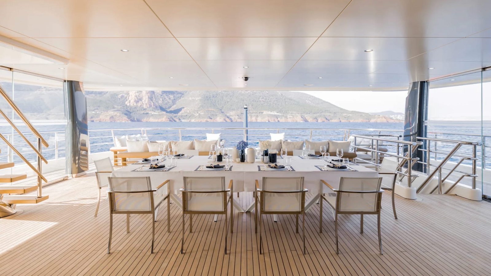 MUST PRESTIGE INTERNATIONAL YACHT BROKER www.mustprestige.com Yachts for sale Yachts à vendre Yates en venta iates à venda 販売中のヨット बिक्री के लिए नौकाएँ 待售游艇 Яхты на продажу Yacht zu verkaufen Yacht in vendita Jachty na sprzedaż 판매 중인 요트 Jacht te koop يخوت للبيع