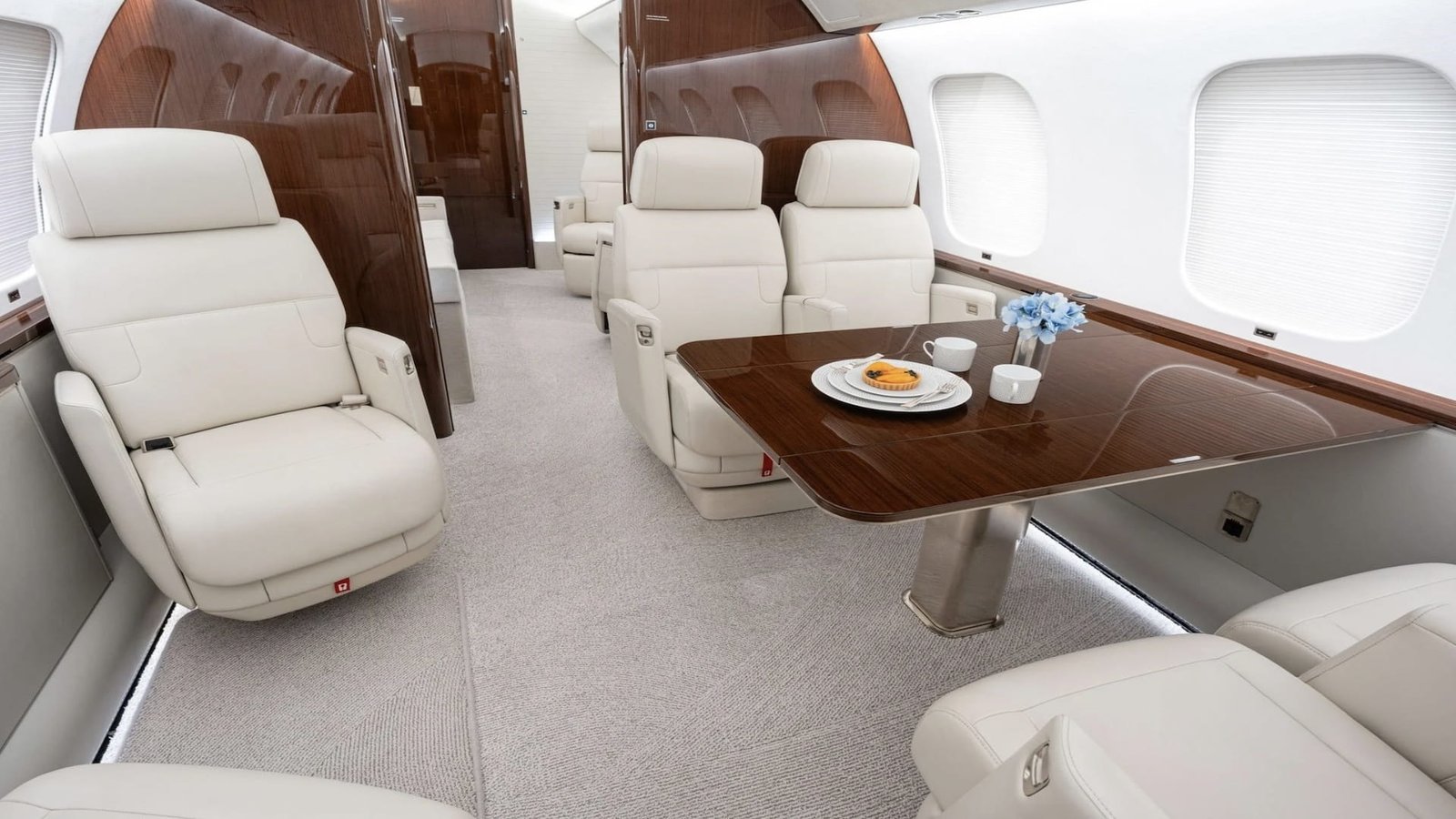 MUST PRESTIGE INTERNATIONAL JET BROKER www.mustprestige.com 2020 BOMBARDIER GLOBAL 7500 Private Jets for sale Jets privés à vendre Aviones y jets privados en venta Jatos particulares à venda プライベートジェットの販売 बिक्री के लिए निजी जेट 私人喷气式飞机出售 Частные самолеты на продажу Privatjets zu verkaufen Jet privati in vendita Prywatne odrzutowce na sprzedaż 개인용 제트기 판매 중 Privéjets te koop طائرات خاصة للبيع