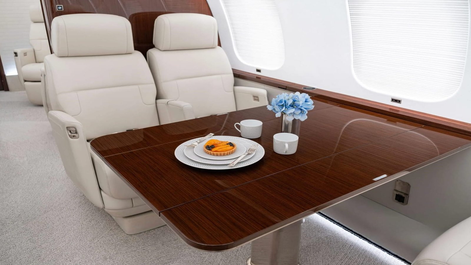 MUST PRESTIGE INTERNATIONAL JET BROKER www.mustprestige.com 2020 BOMBARDIER GLOBAL 7500 Private Jets for sale Jets privés à vendre Aviones y jets privados en venta Jatos particulares à venda プライベートジェットの販売 बिक्री के लिए निजी जेट 私人喷气式飞机出售 Частные самолеты на продажу Privatjets zu verkaufen Jet privati in vendita Prywatne odrzutowce na sprzedaż 개인용 제트기 판매 중 Privéjets te koop طائرات خاصة للبيع