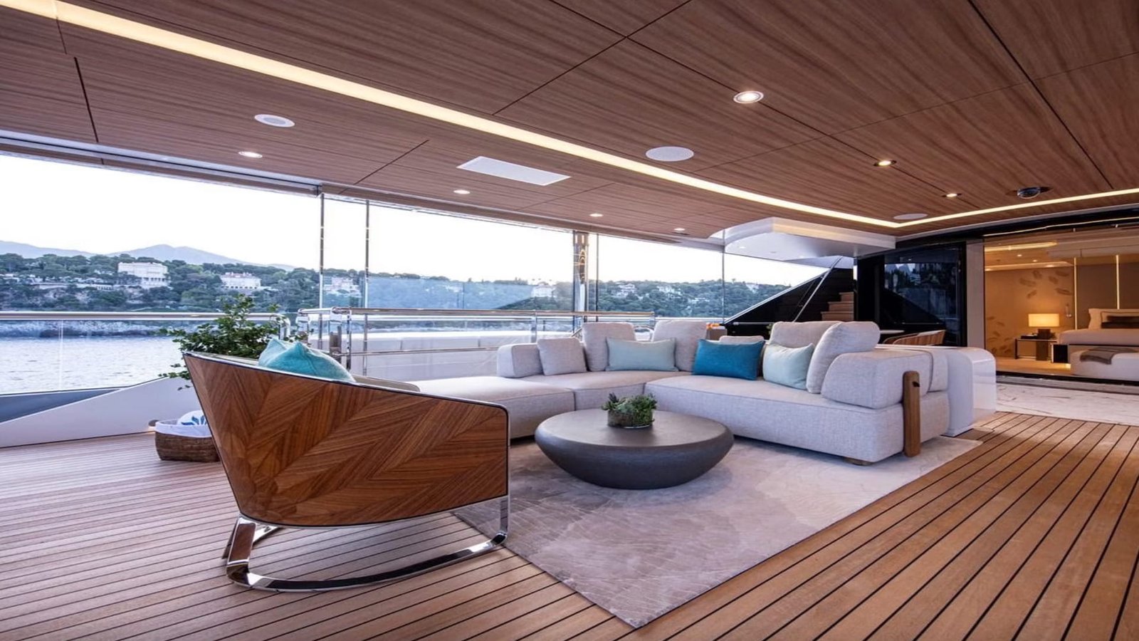 MUST PRESTIGE INTERNATIONAL YACHT BROKER www.mustprestige.com Yachts for sale Yachts à vendre Yates en venta iates à venda 販売中のヨット बिक्री के लिए नौकाएँ 待售游艇 Яхты на продажу Yacht zu verkaufen Yacht in vendita Jachty na sprzedaż 판매 중인 요트 Jacht te koop يخوت للبيع