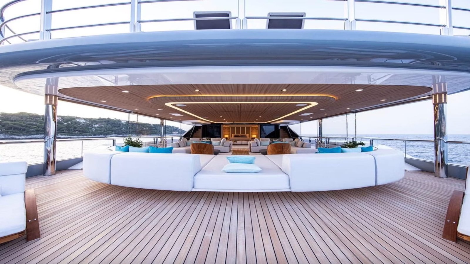 MUST PRESTIGE INTERNATIONAL YACHT BROKER www.mustprestige.com Yachts for sale Yachts à vendre Yates en venta iates à venda 販売中のヨット बिक्री के लिए नौकाएँ 待售游艇 Яхты на продажу Yacht zu verkaufen Yacht in vendita Jachty na sprzedaż 판매 중인 요트 Jacht te koop يخوت للبيع