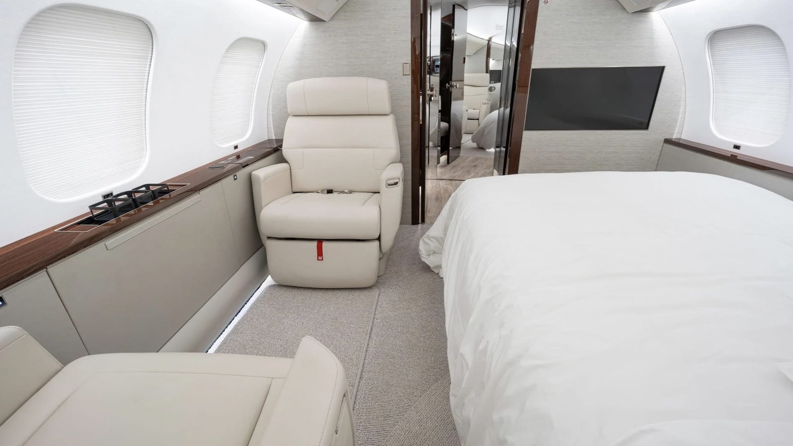 MUST PRESTIGE INTERNATIONAL JET BROKER www.mustprestige.com 2020 BOMBARDIER GLOBAL 7500 Private Jets for sale Jets privés à vendre Aviones y jets privados en venta Jatos particulares à venda プライベートジェットの販売 बिक्री के लिए निजी जेट 私人喷气式飞机出售 Частные самолеты на продажу Privatjets zu verkaufen Jet privati in vendita Prywatne odrzutowce na sprzedaż 개인용 제트기 판매 중 Privéjets te koop طائرات خاصة للبيع