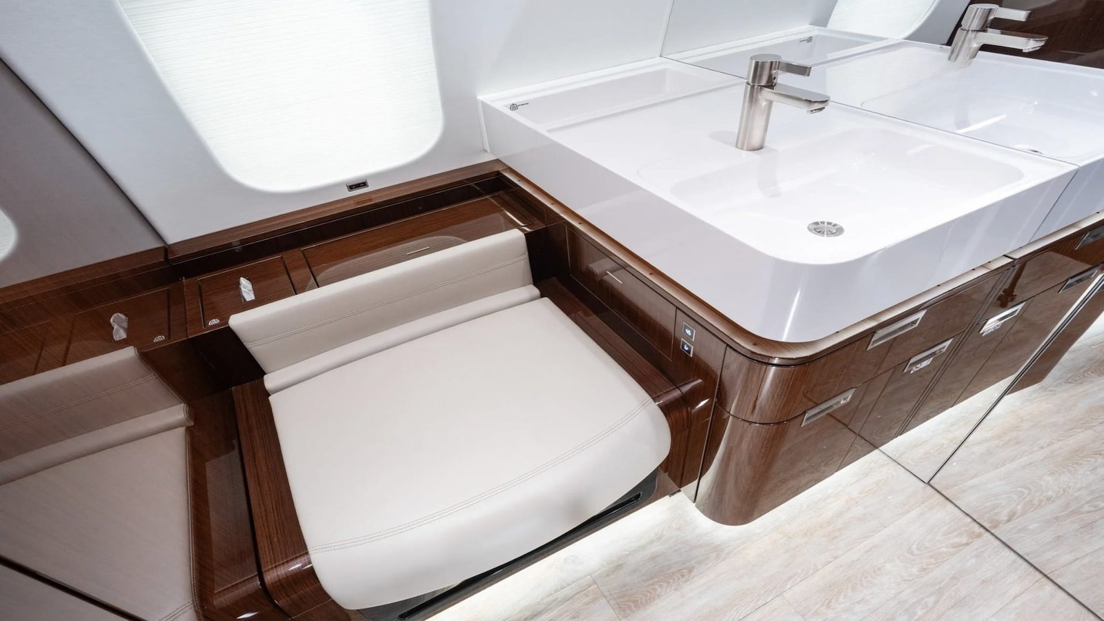 MUST PRESTIGE INTERNATIONAL JET BROKER www.mustprestige.com 2020 BOMBARDIER GLOBAL 7500 Private Jets for sale Jets privés à vendre Aviones y jets privados en venta Jatos particulares à venda プライベートジェットの販売 बिक्री के लिए निजी जेट 私人喷气式飞机出售 Частные самолеты на продажу Privatjets zu verkaufen Jet privati in vendita Prywatne odrzutowce na sprzedaż 개인용 제트기 판매 중 Privéjets te koop طائرات خاصة للبيع