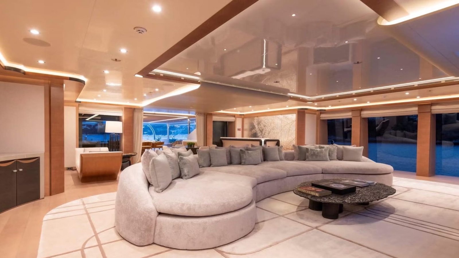MUST PRESTIGE INTERNATIONAL YACHT BROKER www.mustprestige.com Yachts for sale Yachts à vendre Yates en venta iates à venda 販売中のヨット बिक्री के लिए नौकाएँ 待售游艇 Яхты на продажу Yacht zu verkaufen Yacht in vendita Jachty na sprzedaż 판매 중인 요트 Jacht te koop يخوت للبيع