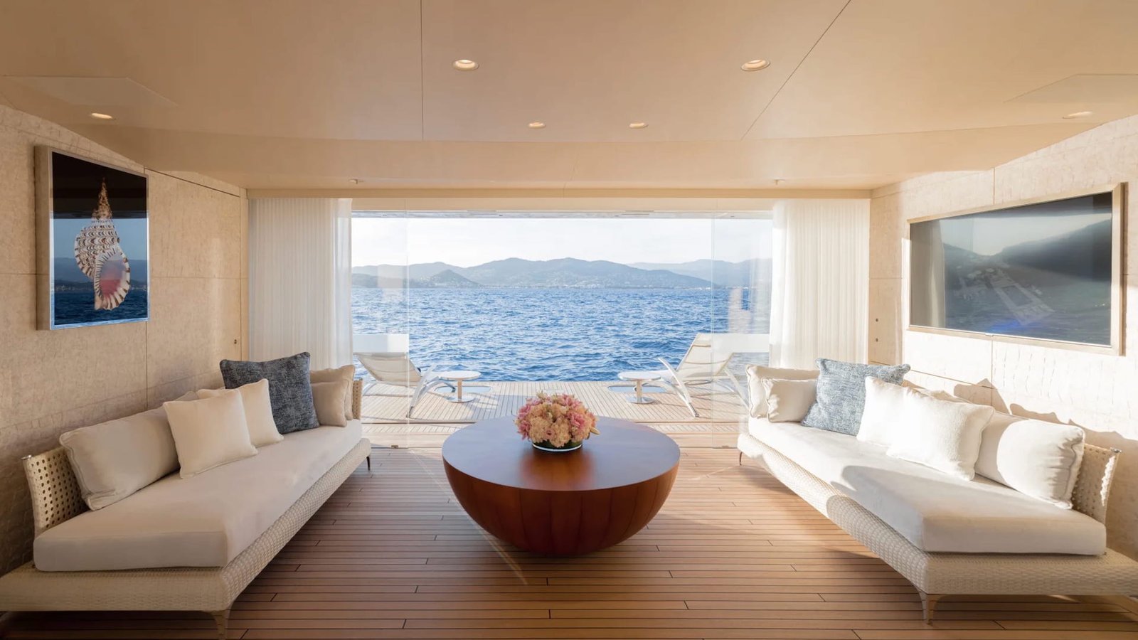 MUST PRESTIGE INTERNATIONAL YACHT BROKER www.mustprestige.com Yachts for sale Yachts à vendre Yates en venta iates à venda 販売中のヨット बिक्री के लिए नौकाएँ 待售游艇 Яхты на продажу Yacht zu verkaufen Yacht in vendita Jachty na sprzedaż 판매 중인 요트 Jacht te koop يخوت للبيع