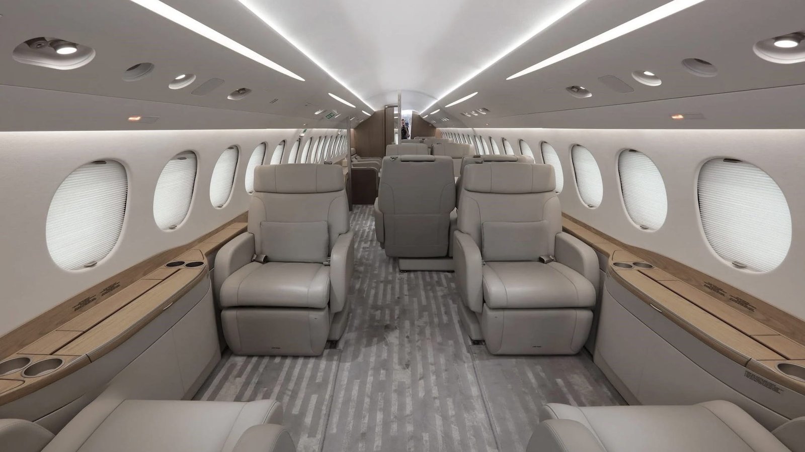 MUST PRESTIGE INTERNATIONAL JET BROKER www.mustprestige.com 2017 DASSAULT FALCON 8X Private Jets for sale Jets privés à vendre Aviones y jets privados en venta Jatos particulares à venda プライベートジェットの販売 बिक्री के लिए निजी जेट 私人喷气式飞机出售 Частные самолеты на продажу Privatjets zu verkaufen Jet privati in vendita Prywatne odrzutowce na sprzedaż 개인용 제트기 판매 중 Privéjets te koop طائرات خاصة للبيع