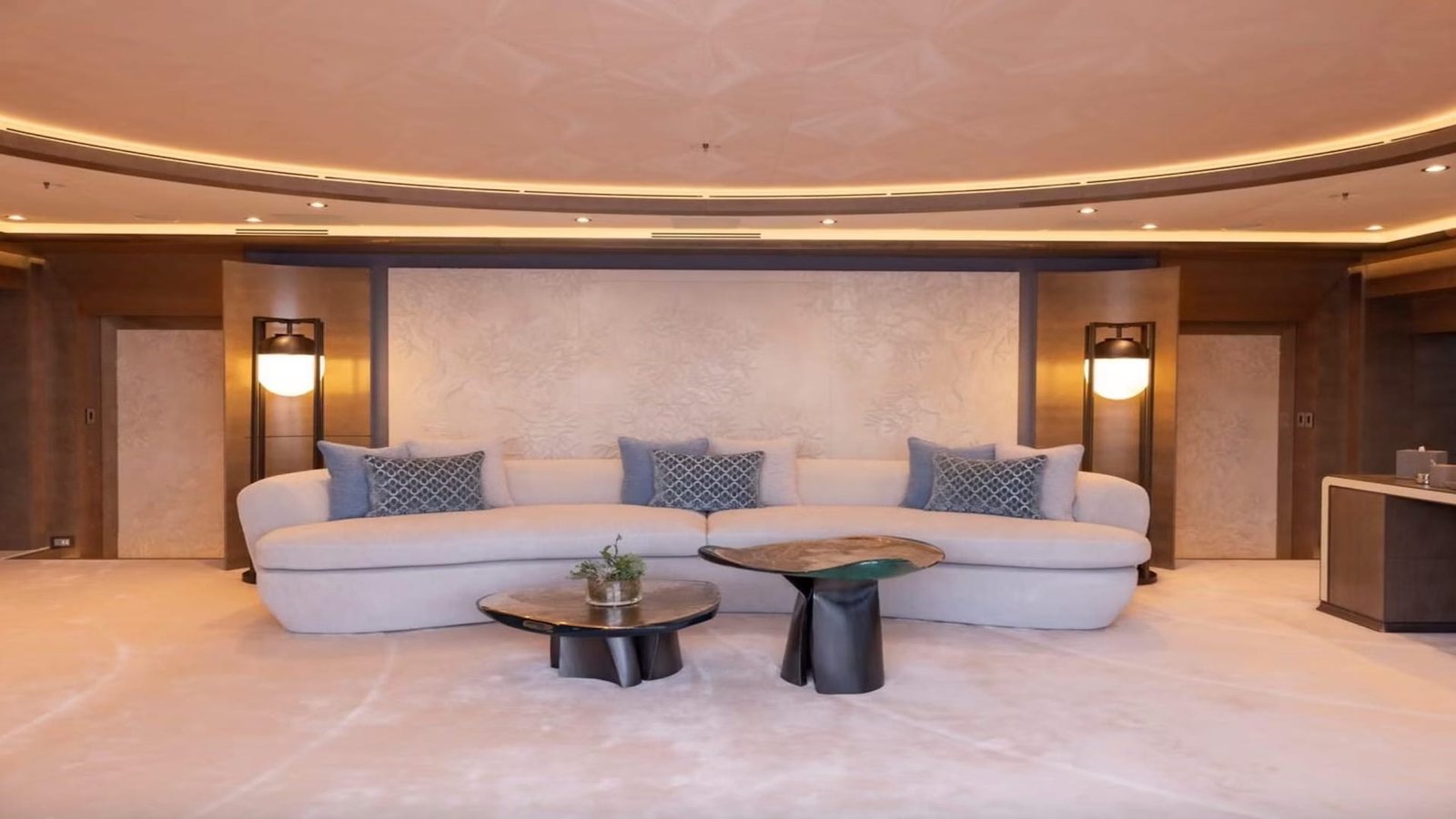 MUST PRESTIGE INTERNATIONAL YACHT BROKER www.mustprestige.com Yachts for sale Yachts à vendre Yates en venta iates à venda 販売中のヨット बिक्री के लिए नौकाएँ 待售游艇 Яхты на продажу Yacht zu verkaufen Yacht in vendita Jachty na sprzedaż 판매 중인 요트 Jacht te koop يخوت للبيع