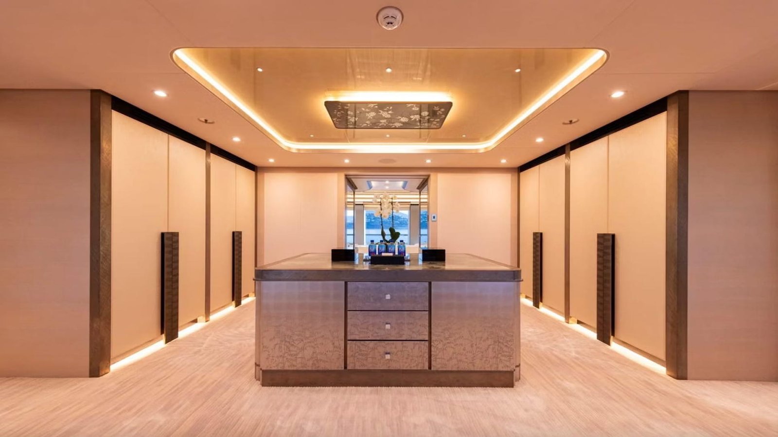 MUST PRESTIGE INTERNATIONAL YACHT BROKER www.mustprestige.com Yachts for sale Yachts à vendre Yates en venta iates à venda 販売中のヨット बिक्री के लिए नौकाएँ 待售游艇 Яхты на продажу Yacht zu verkaufen Yacht in vendita Jachty na sprzedaż 판매 중인 요트 Jacht te koop يخوت للبيع