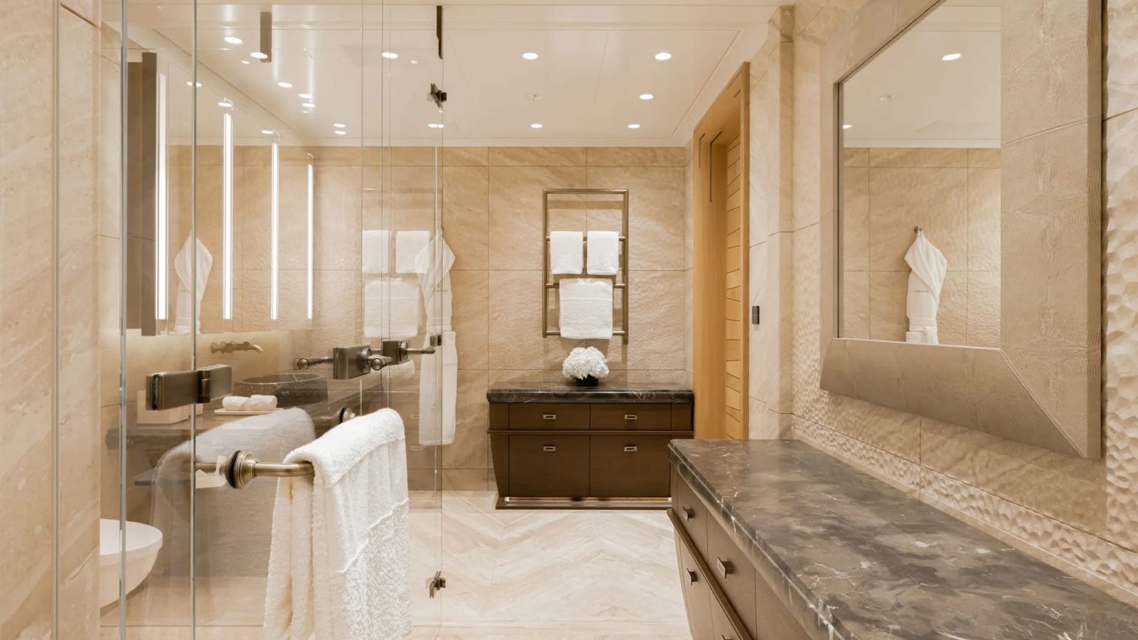 MUST PRESTIGE INTERNATIONAL YACHT BROKER www.mustprestige.com Yachts for sale Yachts à vendre Yates en venta iates à venda 販売中のヨット बिक्री के लिए नौकाएँ 待售游艇 Яхты на продажу Yacht zu verkaufen Yacht in vendita Jachty na sprzedaż 판매 중인 요트 Jacht te koop يخوت للبيع