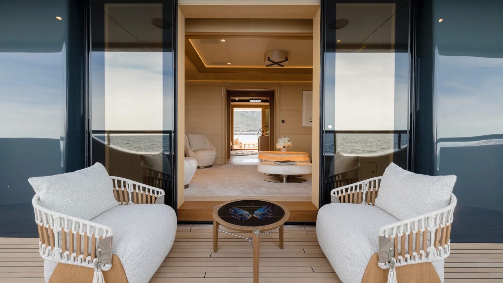 MUST PRESTIGE INTERNATIONAL YACHT BROKER www.mustprestige.com Yachts for sale Yachts à vendre Yates en venta iates à venda 販売中のヨット बिक्री के लिए नौकाएँ 待售游艇 Яхты на продажу Yacht zu verkaufen Yacht in vendita Jachty na sprzedaż 판매 중인 요트 Jacht te koop يخوت للبيع