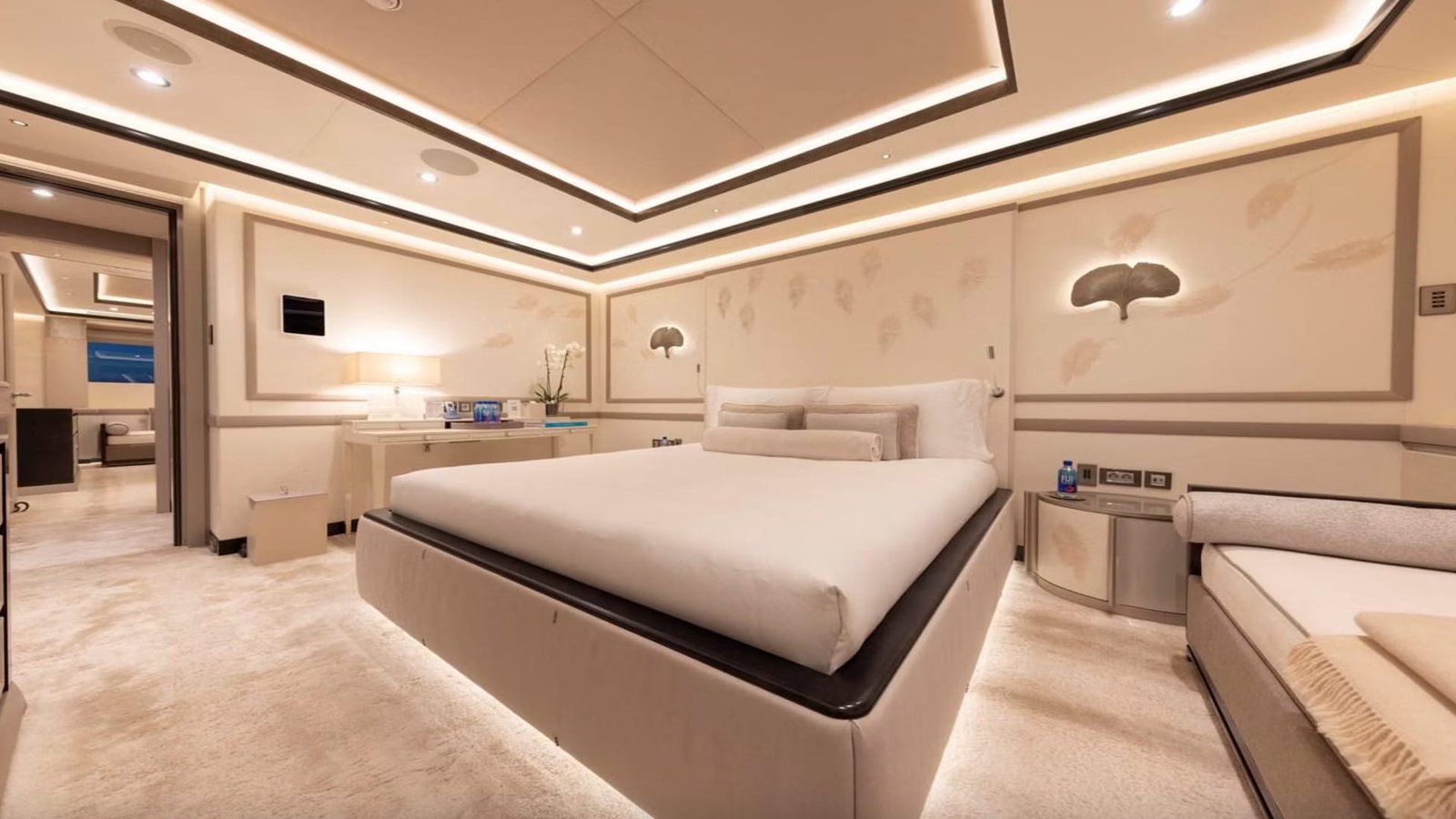 MUST PRESTIGE INTERNATIONAL YACHT BROKER www.mustprestige.com Yachts for sale Yachts à vendre Yates en venta iates à venda 販売中のヨット बिक्री के लिए नौकाएँ 待售游艇 Яхты на продажу Yacht zu verkaufen Yacht in vendita Jachty na sprzedaż 판매 중인 요트 Jacht te koop يخوت للبيع