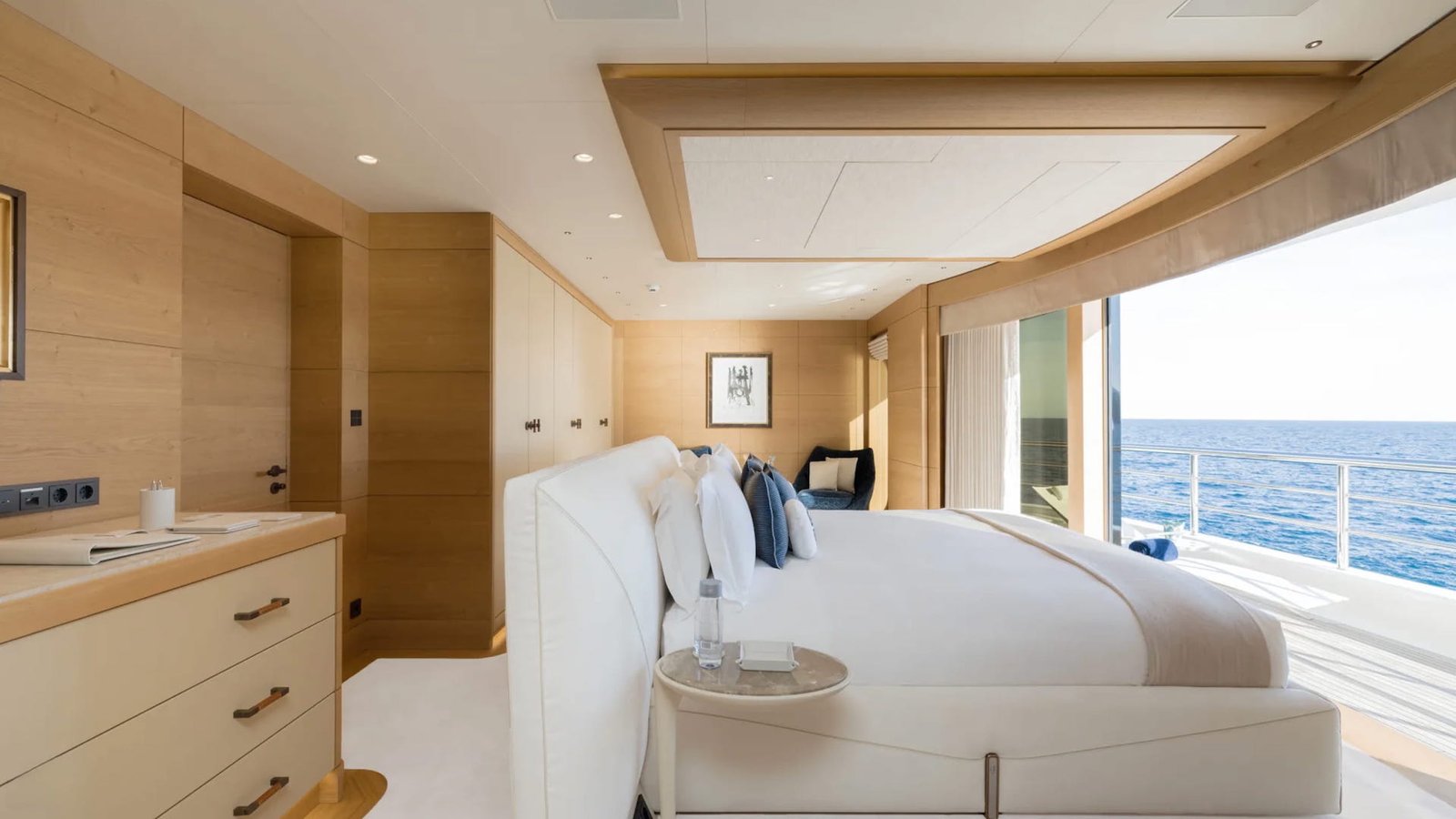 MUST PRESTIGE INTERNATIONAL YACHT BROKER www.mustprestige.com Yachts for sale Yachts à vendre Yates en venta iates à venda 販売中のヨット बिक्री के लिए नौकाएँ 待售游艇 Яхты на продажу Yacht zu verkaufen Yacht in vendita Jachty na sprzedaż 판매 중인 요트 Jacht te koop يخوت للبيع