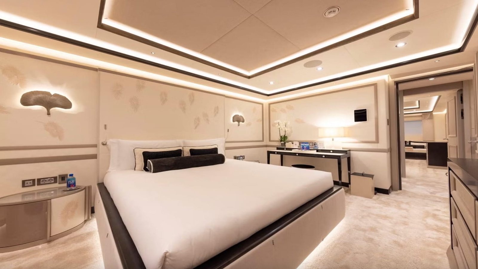 MUST PRESTIGE INTERNATIONAL YACHT BROKER www.mustprestige.com Yachts for sale Yachts à vendre Yates en venta iates à venda 販売中のヨット बिक्री के लिए नौकाएँ 待售游艇 Яхты на продажу Yacht zu verkaufen Yacht in vendita Jachty na sprzedaż 판매 중인 요트 Jacht te koop يخوت للبيع