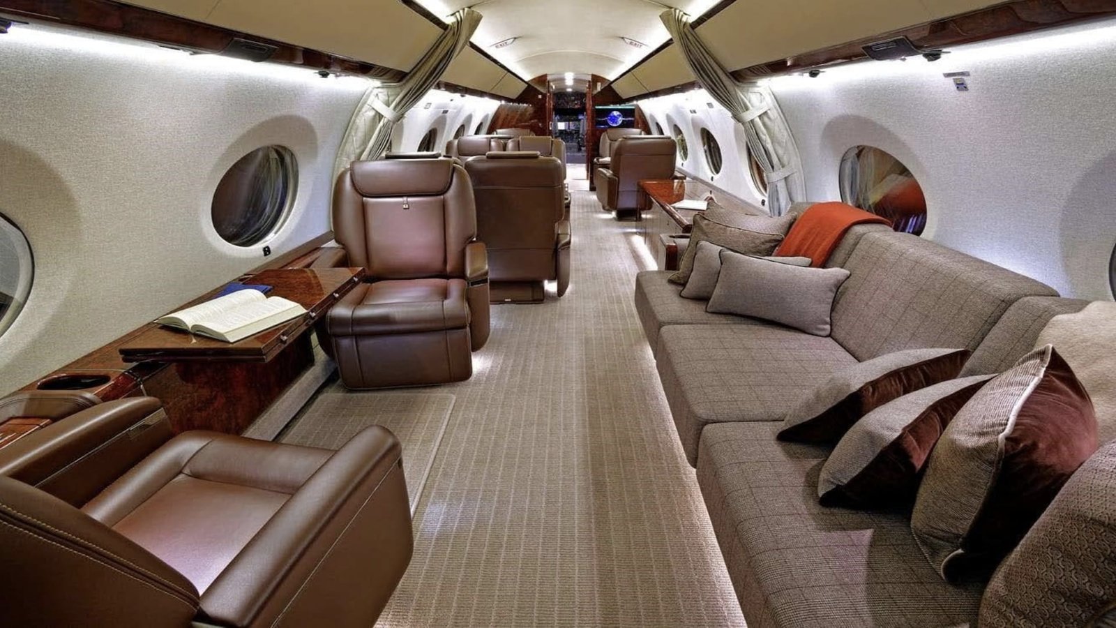 MUST PRESTIGE INTERNATIONAL JET BROKER www.mustprestige.com 2019 GULFSTREAM G650ER Private Jets for sale Jets privés à vendre Aviones y jets privados en venta Jatos particulares à venda プライベートジェットの販売 बिक्री के लिए निजी जेट 私人喷气式飞机出售 Частные самолеты на продажу Privatjets zu verkaufen Jet privati in vendita Prywatne odrzutowce na sprzedaż 개인용 제트기 판매 중 Privéjets te koop طائرات خاصة للبيع
