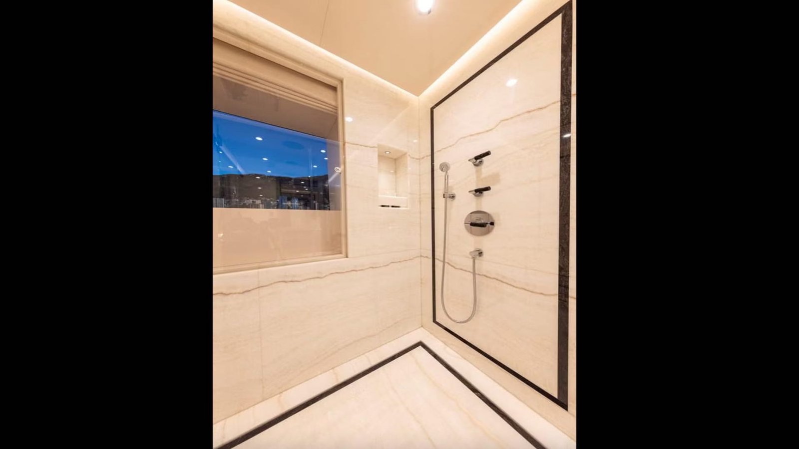 MUST PRESTIGE INTERNATIONAL YACHT BROKER www.mustprestige.com Yachts for sale Yachts à vendre Yates en venta iates à venda 販売中のヨット बिक्री के लिए नौकाएँ 待售游艇 Яхты на продажу Yacht zu verkaufen Yacht in vendita Jachty na sprzedaż 판매 중인 요트 Jacht te koop يخوت للبيع