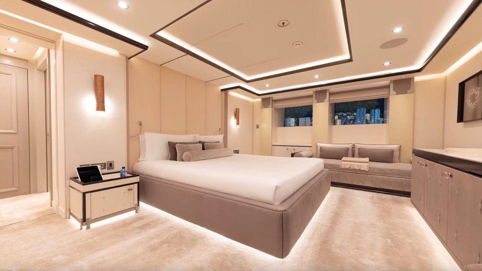 MUST PRESTIGE INTERNATIONAL YACHT BROKER www.mustprestige.com Yachts for sale Yachts à vendre Yates en venta iates à venda 販売中のヨット बिक्री के लिए नौकाएँ 待售游艇 Яхты на продажу Yacht zu verkaufen Yacht in vendita Jachty na sprzedaż 판매 중인 요트 Jacht te koop يخوت للبيع