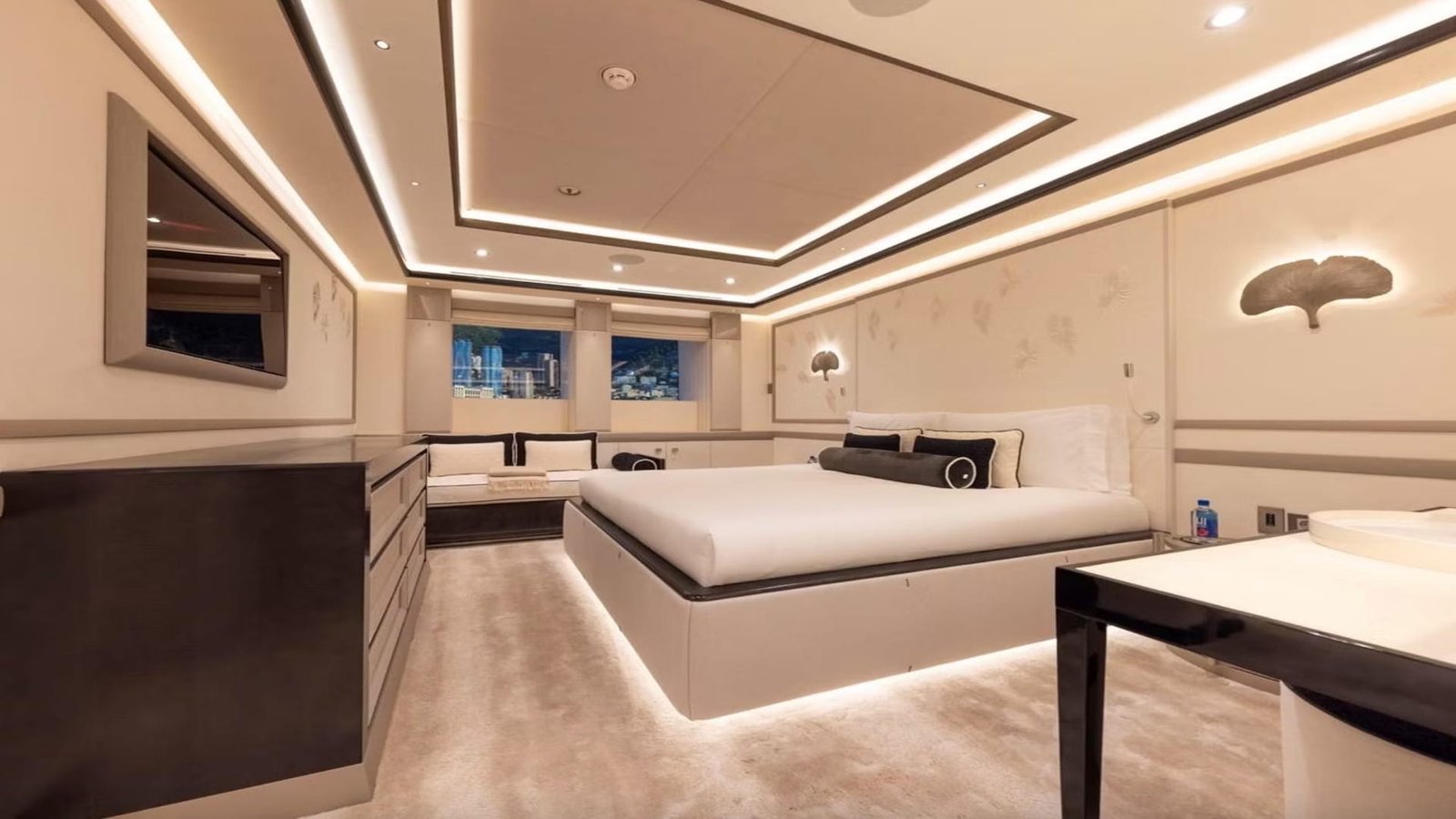 MUST PRESTIGE INTERNATIONAL YACHT BROKER www.mustprestige.com Yachts for sale Yachts à vendre Yates en venta iates à venda 販売中のヨット बिक्री के लिए नौकाएँ 待售游艇 Яхты на продажу Yacht zu verkaufen Yacht in vendita Jachty na sprzedaż 판매 중인 요트 Jacht te koop يخوت للبيع