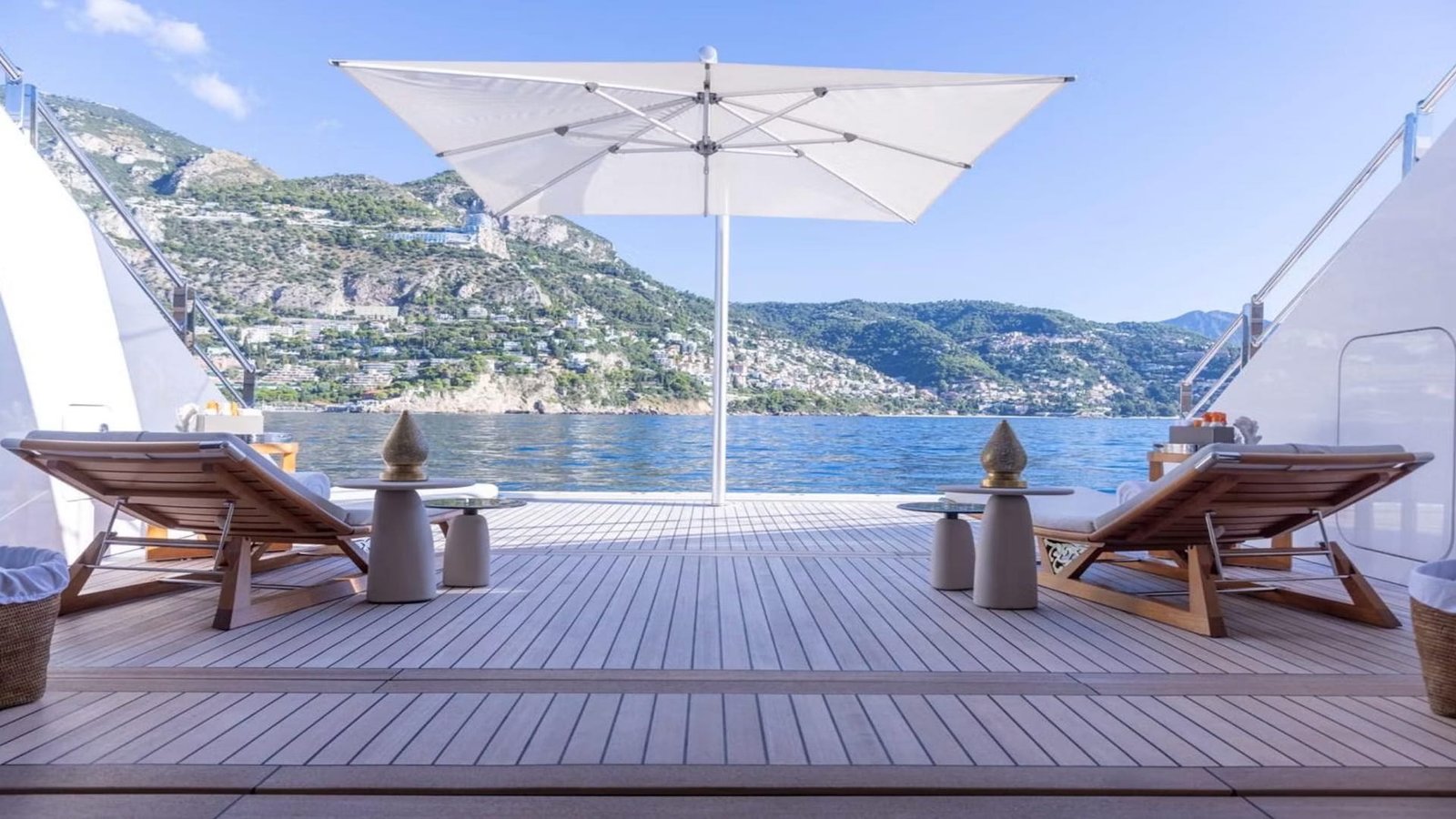 MUST PRESTIGE INTERNATIONAL YACHT BROKER www.mustprestige.com Yachts for sale Yachts à vendre Yates en venta iates à venda 販売中のヨット बिक्री के लिए नौकाएँ 待售游艇 Яхты на продажу Yacht zu verkaufen Yacht in vendita Jachty na sprzedaż 판매 중인 요트 Jacht te koop يخوت للبيع