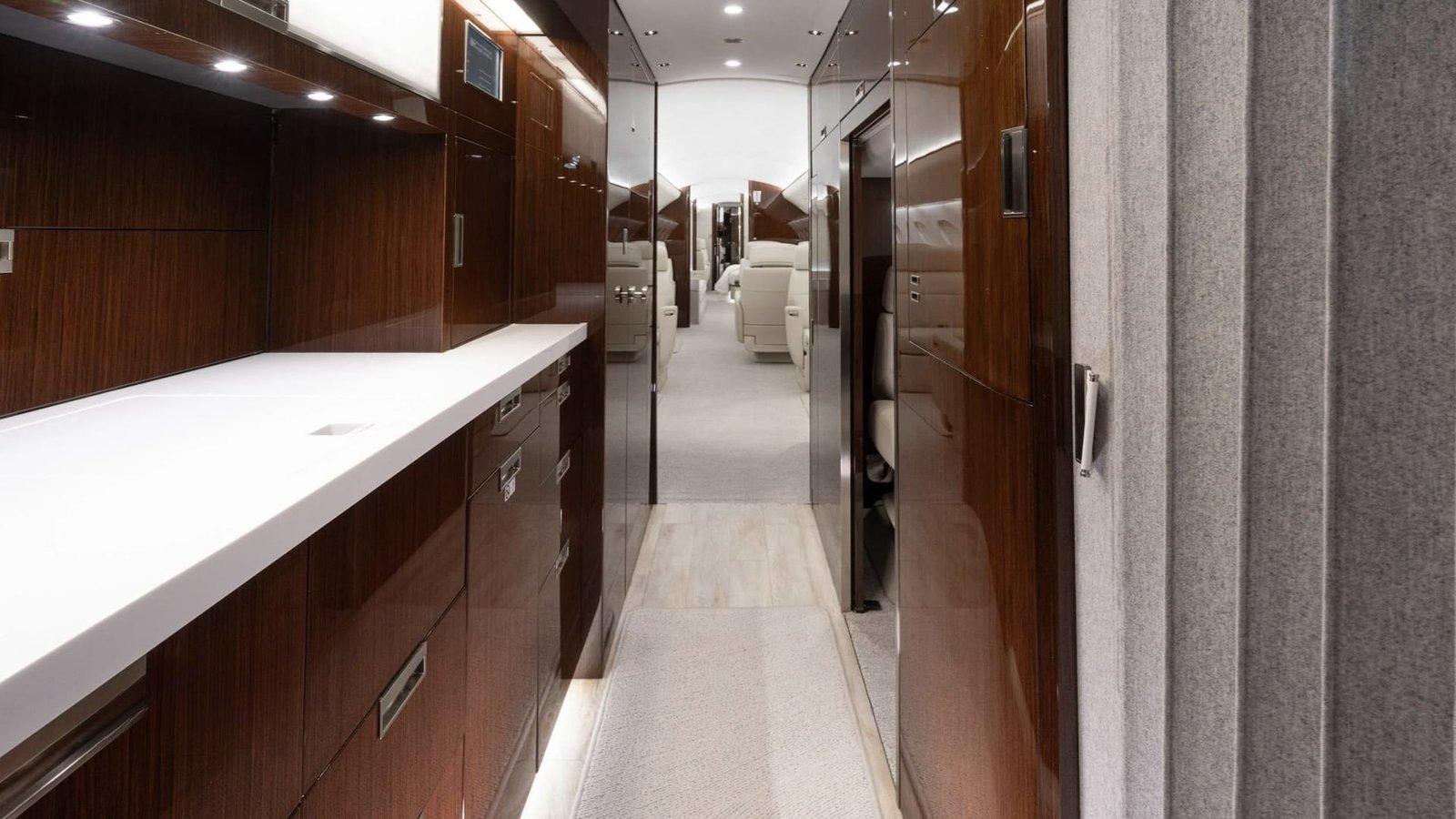 MUST PRESTIGE INTERNATIONAL JET BROKER www.mustprestige.com 2020 BOMBARDIER GLOBAL 7500 Private Jets for sale Jets privés à vendre Aviones y jets privados en venta Jatos particulares à venda プライベートジェットの販売 बिक्री के लिए निजी जेट 私人喷气式飞机出售 Частные самолеты на продажу Privatjets zu verkaufen Jet privati in vendita Prywatne odrzutowce na sprzedaż 개인용 제트기 판매 중 Privéjets te koop طائرات خاصة للبيع