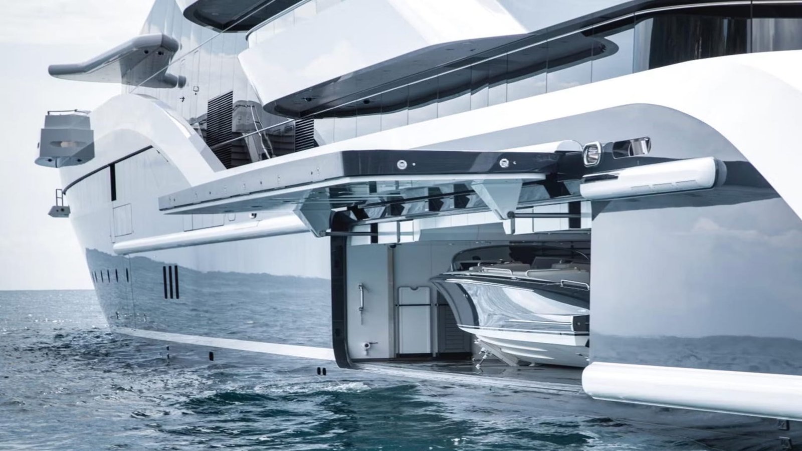 MUST PRESTIGE INTERNATIONAL YACHT BROKER www.mustprestige.com Yachts for sale Yachts à vendre Yates en venta iates à venda 販売中のヨット बिक्री के लिए नौकाएँ 待售游艇 Яхты на продажу Yacht zu verkaufen Yacht in vendita Jachty na sprzedaż 판매 중인 요트 Jacht te koop يخوت للبيع