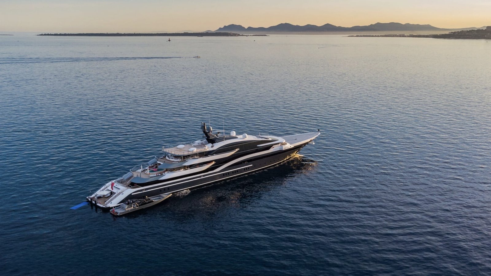 MUST PRESTIGE INTERNATIONAL YACHT BROKER www.mustprestige.com Yachts for sale Yachts à vendre Yates en venta iates à venda 販売中のヨット बिक्री के लिए नौकाएँ 待售游艇 Яхты на продажу Yacht zu verkaufen Yacht in vendita Jachty na sprzedaż 판매 중인 요트 Jacht te koop يخوت للبيع