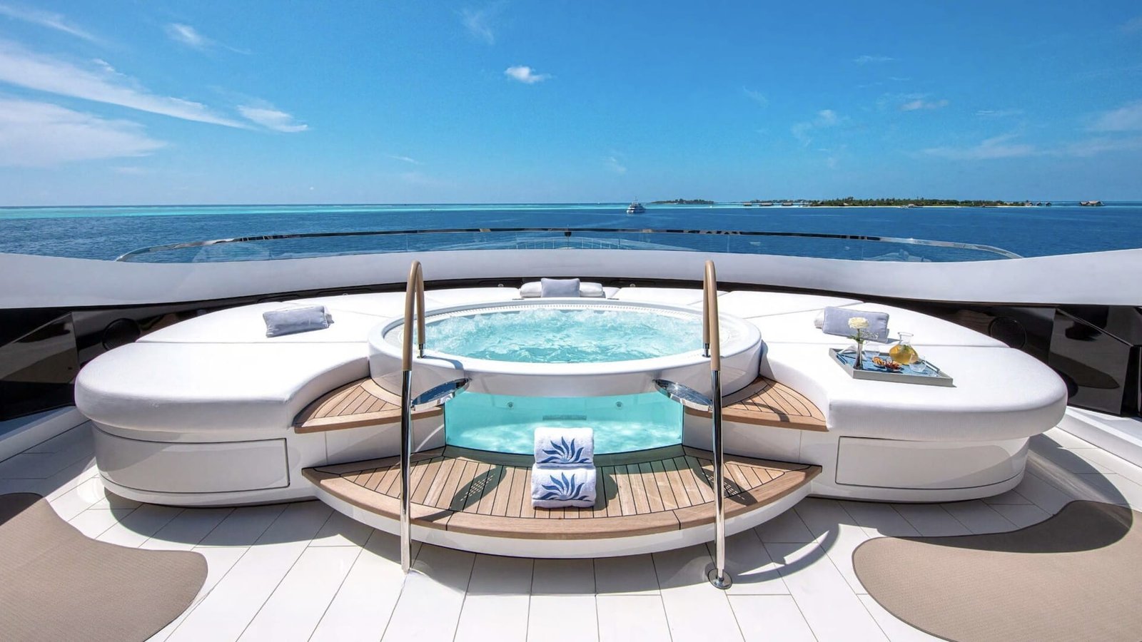 MUST PRESTIGE INTERNATIONAL YACHT BROKER www.mustprestige.com Yachts for sale Yachts à vendre Yates en venta iates à venda 販売中のヨット बिक्री के लिए नौकाएँ 待售游艇 Яхты на продажу Yacht zu verkaufen Yacht in vendita Jachty na sprzedaż 판매 중인 요트 Jacht te koop يخوت للبيع