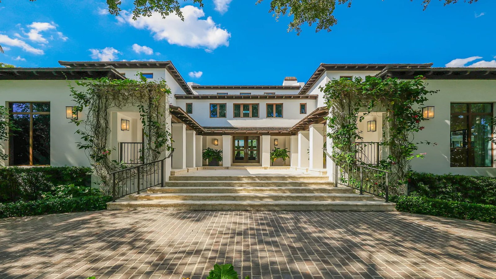 MUST PRESTIGE INTERNATIONAL Luxury Real Estate Homes for Sale in Miami Coral Gables Florida United States immobilier de luxe inmobiliaria de lujo imóveis de luxo 高級不動産 マイアミ・デルレイビーチ フロリダ州 アメリカ合衆国 फ्लोरिडा मियामी डेलरे बीच लक्जरी अचल संपत्ति 美国佛罗里达州迈阿密德尔雷海滩的豪华房地产 Элитная недвижимость Майами Делрей-Бич Флорида США Luxe onroerend goed te koop in Miami Coral Gables, Florida, Verenigde Staten Luxusimmobilien zum Verkauf in Miami Coral Gables, Florida, Vereinigte Staaten Immobili di lusso in vendita a Miami Coral Gables, Florida, Stati Uniti Luksusowe nieruchomości na sprzedaż w Miami Coral Gables na Florydzie w Stanach Zjednoczonych 미국 플로리다주 마이애미 코럴 게이블스 고급 부동산 매물 عقارات فاخرة للبيع في ميامي كورال غابلز فلوريدا الولايات المتحدة الأمريكية