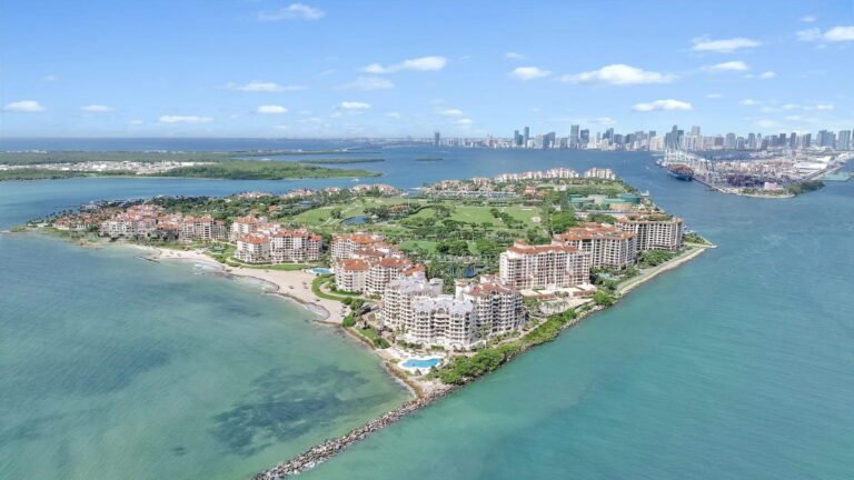 FISHER ISLAND Miami Homes for sale by MUST PRESTIGE MIAMI REAL ESTATE www.mustprestige.com
