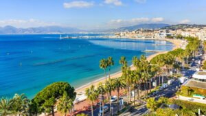 French Riviera Cannes Luxury Villas with sea view for sale by MUST PRESTIGE REAL ESTATE www.mustprestige.com